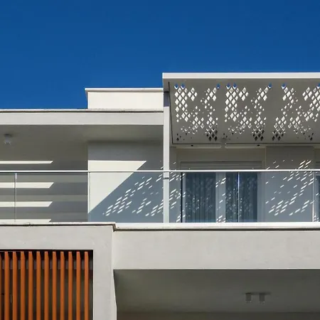 Victoria Apartment *